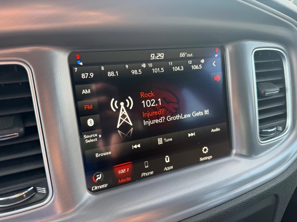 Dodge Charger Vehicle Full-screen Gallery Image 18