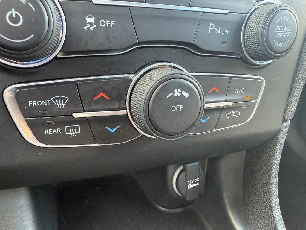 Dodge Charger Vehicle Full-screen Gallery Image 23