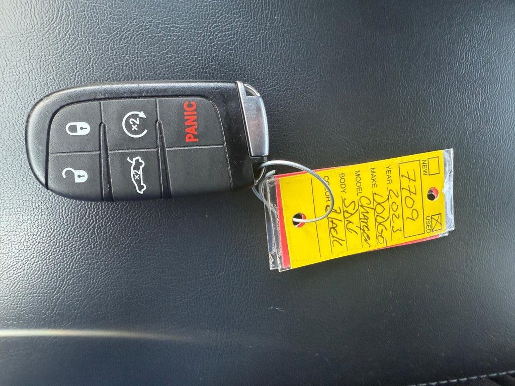 Dodge Charger Vehicle Full-screen Gallery Image 25