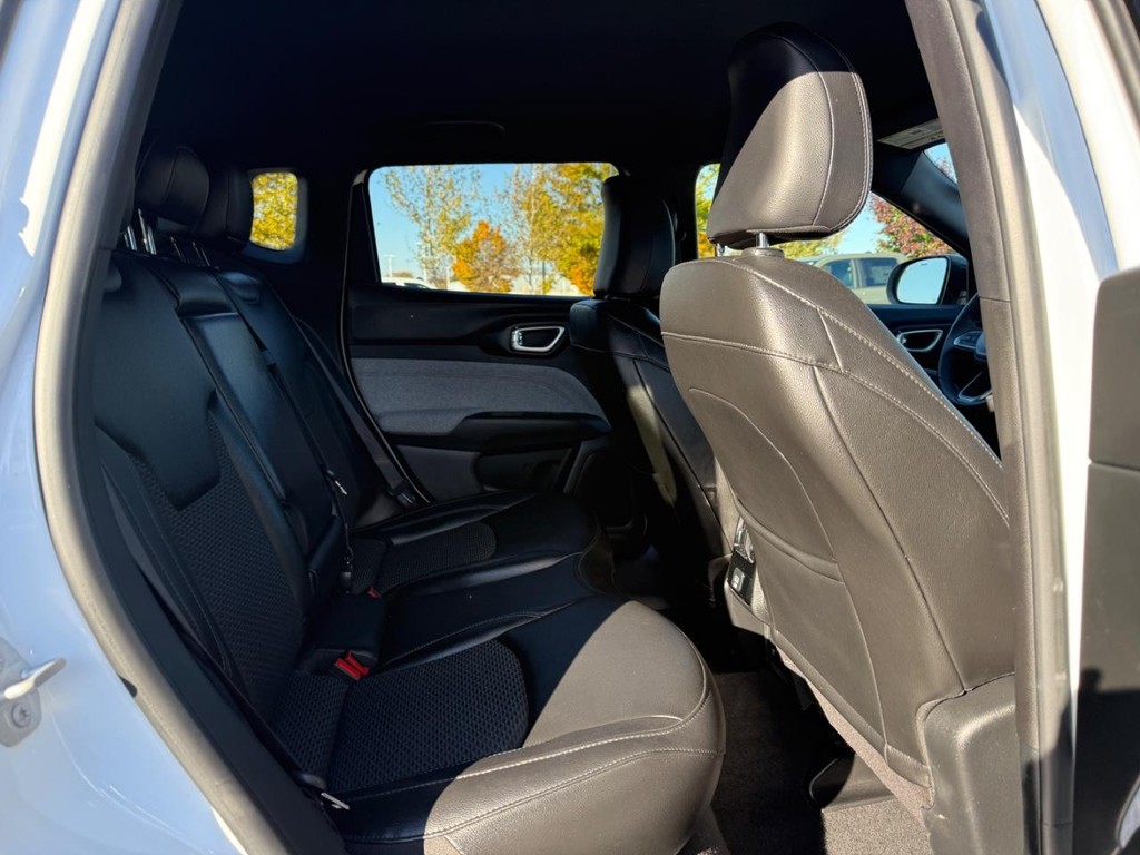 Jeep Compass Vehicle Full-screen Gallery Image 11