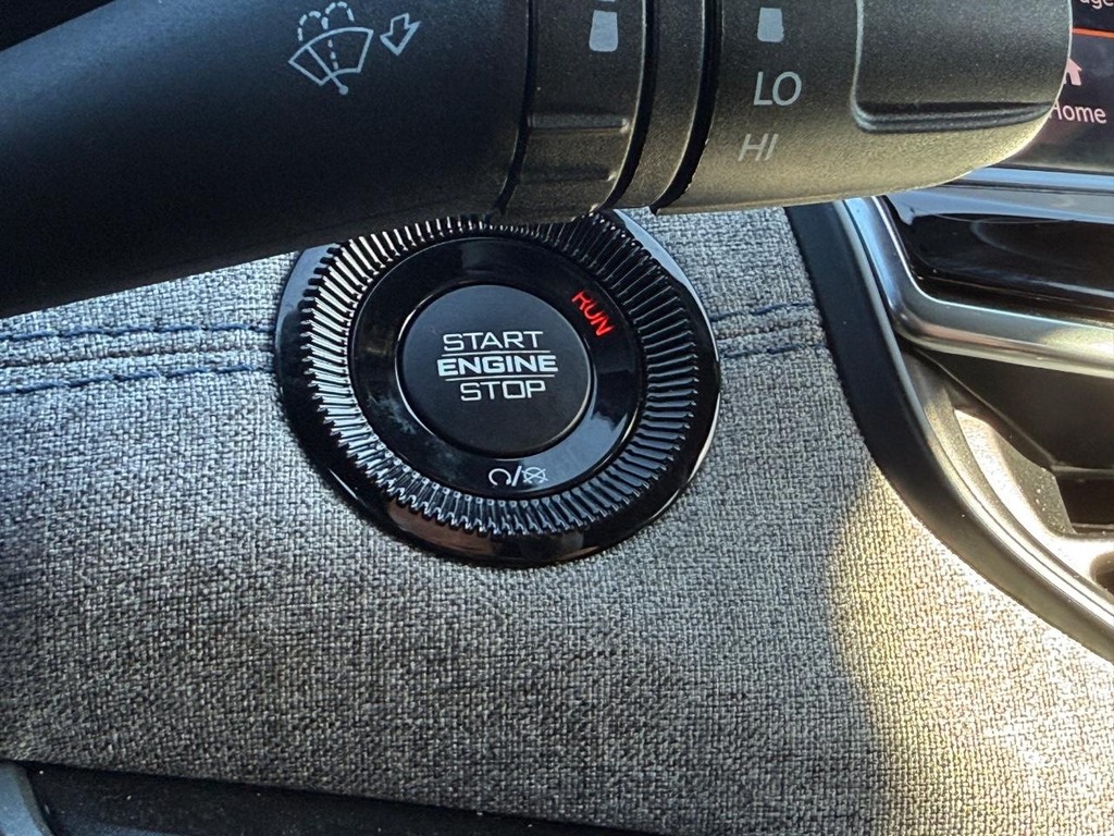 Jeep Compass Vehicle Full-screen Gallery Image 16