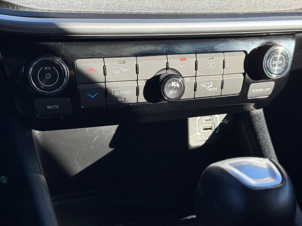 Jeep Compass Vehicle Full-screen Gallery Image 19