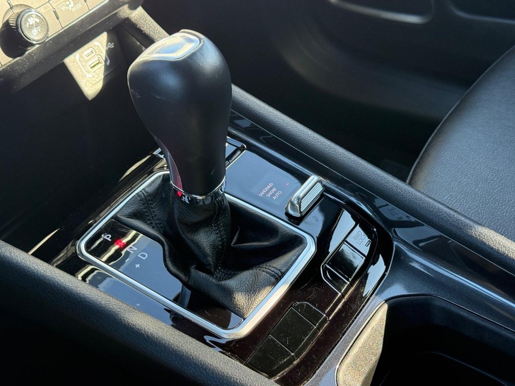 Jeep Compass Vehicle Full-screen Gallery Image 20