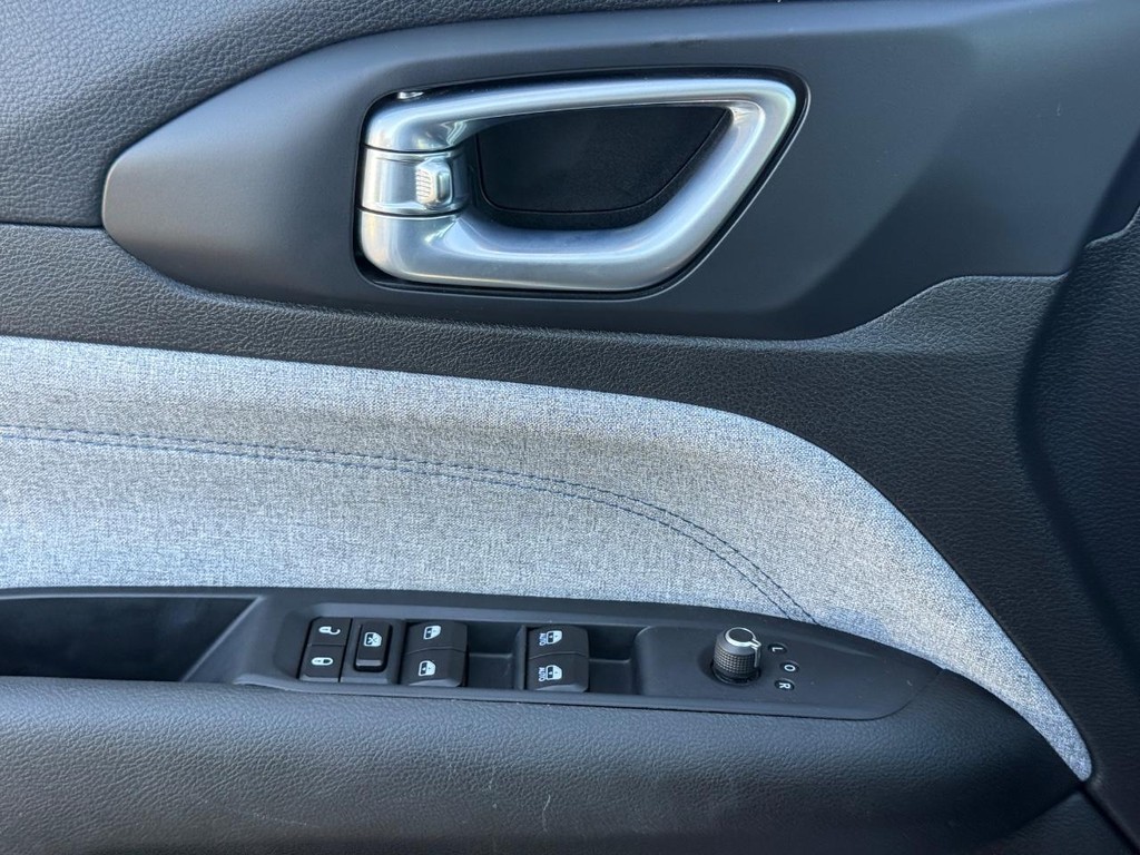 Jeep Compass Vehicle Full-screen Gallery Image 24