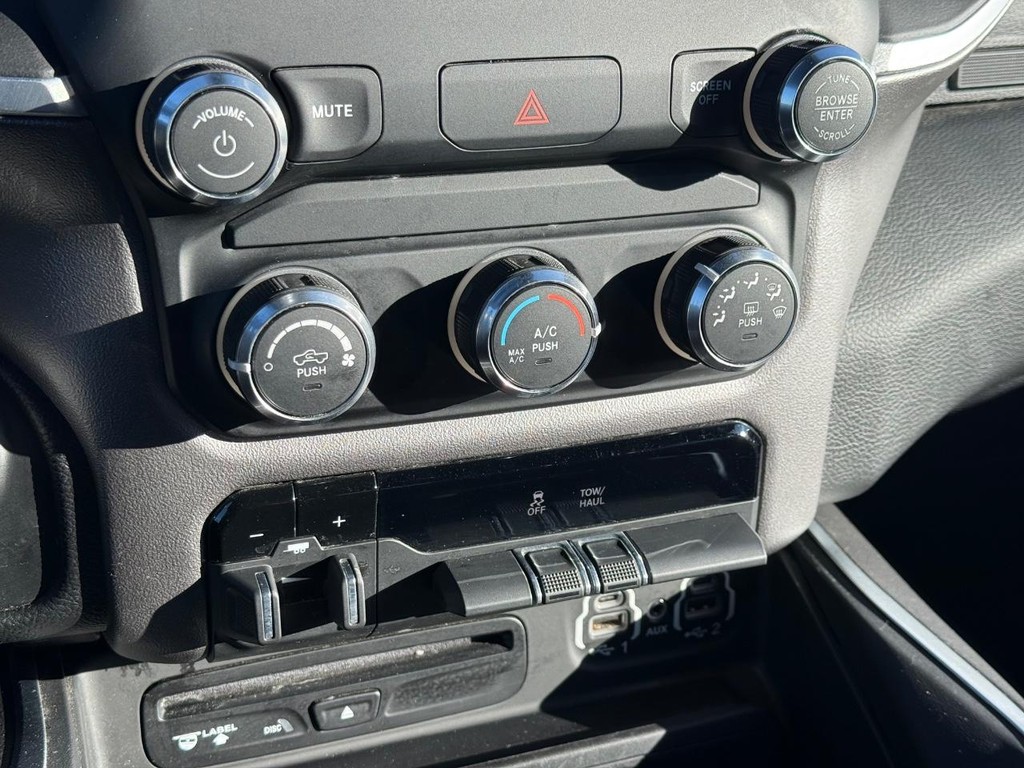 Ram 1500 Vehicle Full-screen Gallery Image 20