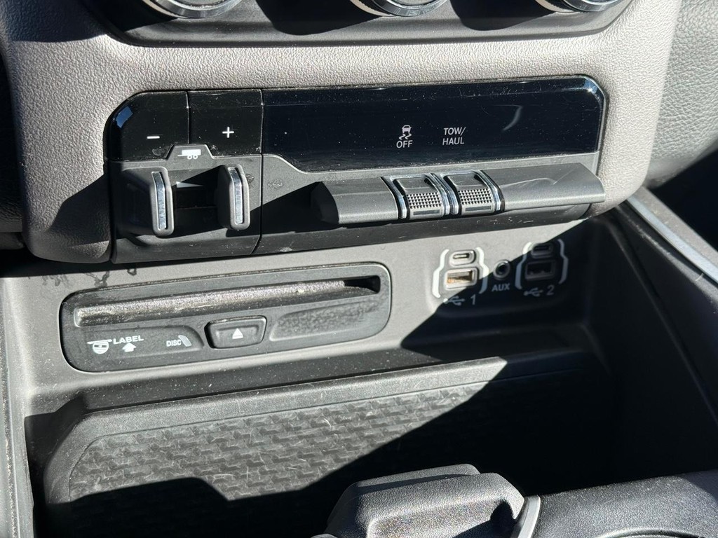 Ram 1500 Vehicle Full-screen Gallery Image 21