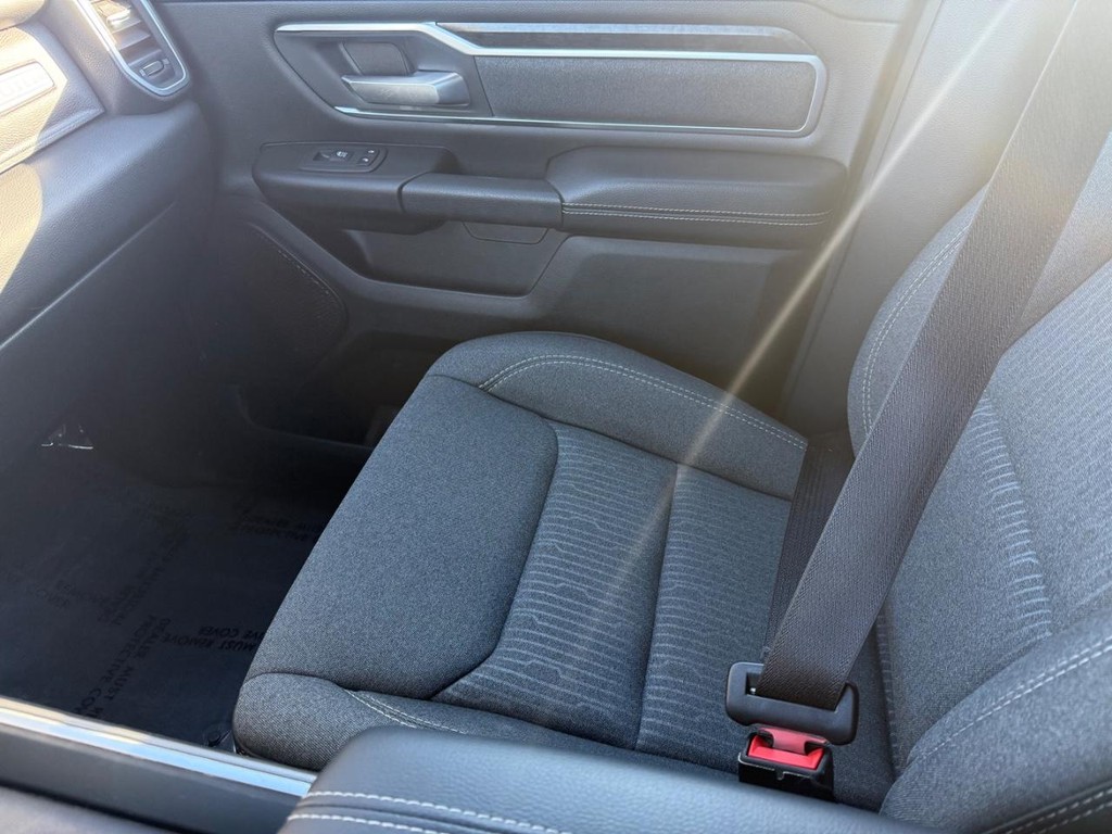 Ram 1500 Vehicle Full-screen Gallery Image 22