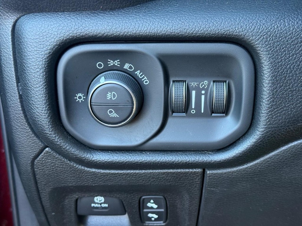 Ram 1500 Vehicle Full-screen Gallery Image 24