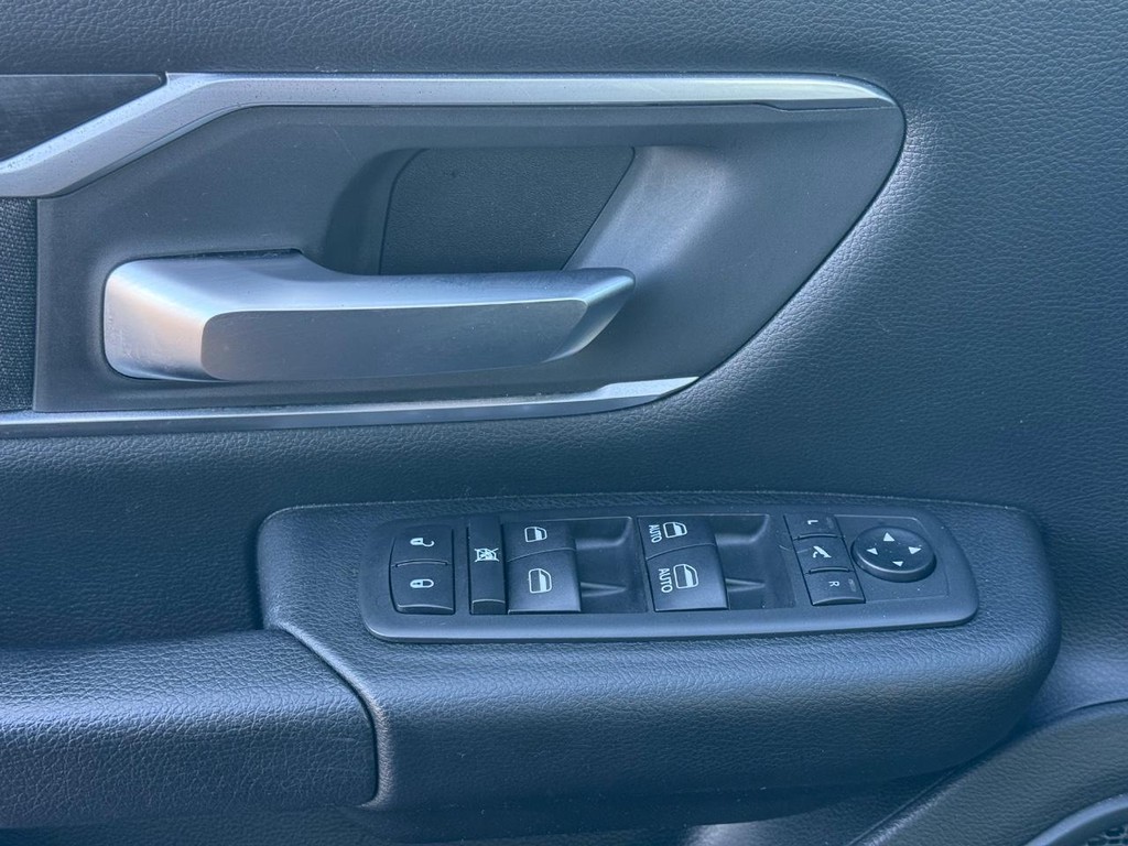 Ram 1500 Vehicle Full-screen Gallery Image 25