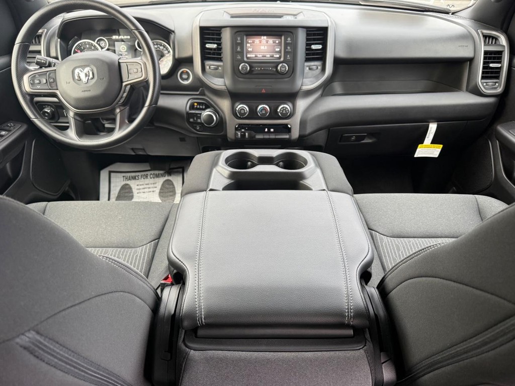 Ram 1500 Vehicle Full-screen Gallery Image 12