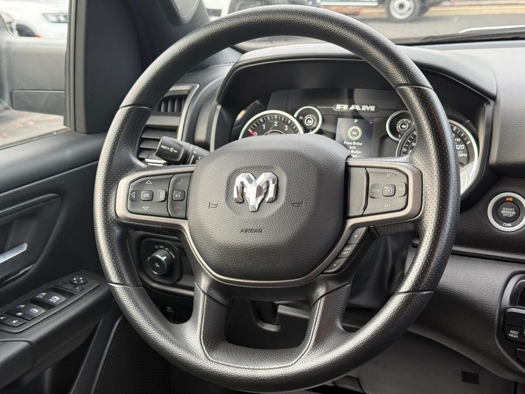 Ram 1500 Vehicle Full-screen Gallery Image 13