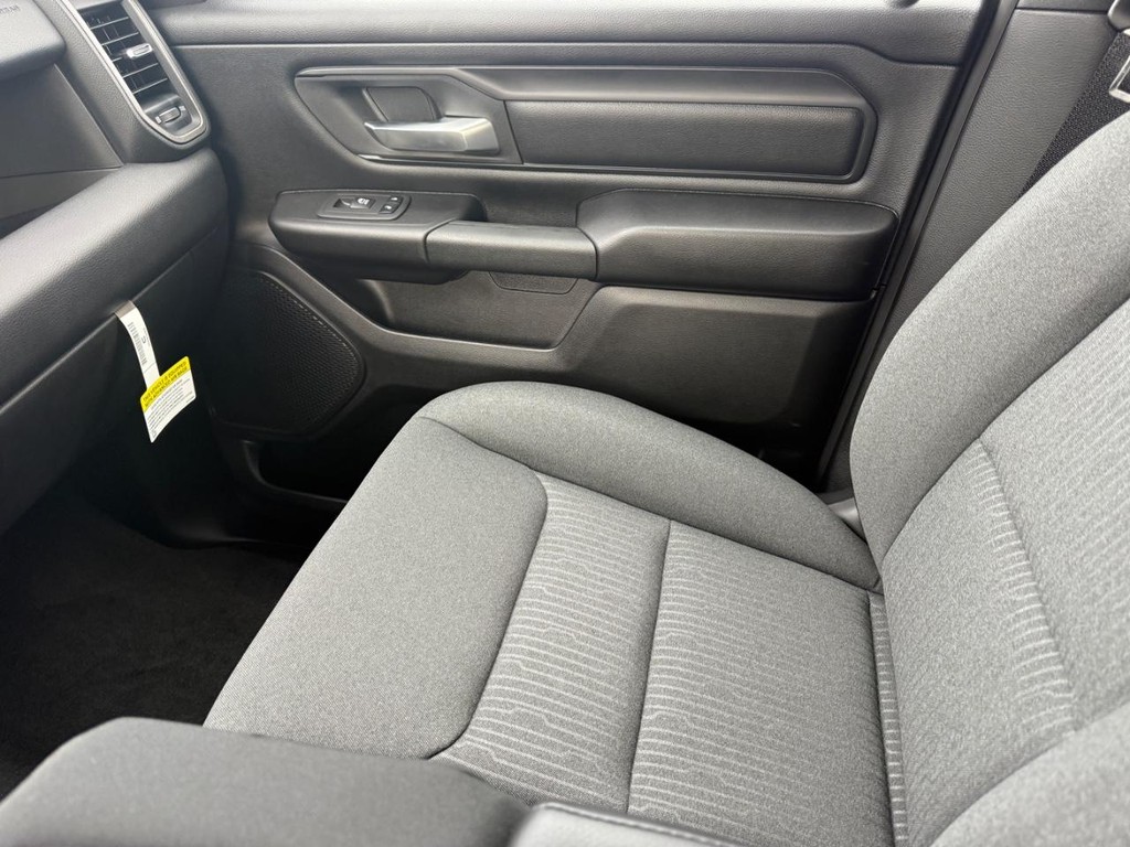 Ram 1500 Vehicle Full-screen Gallery Image 21