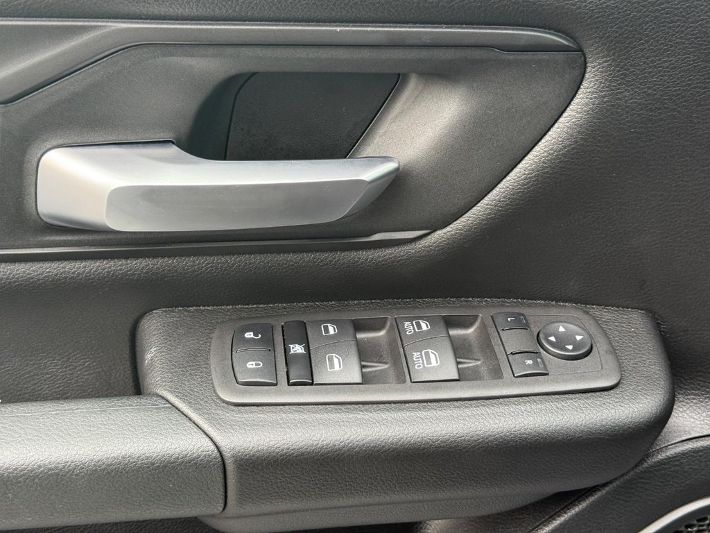 Ram 1500 Vehicle Full-screen Gallery Image 24