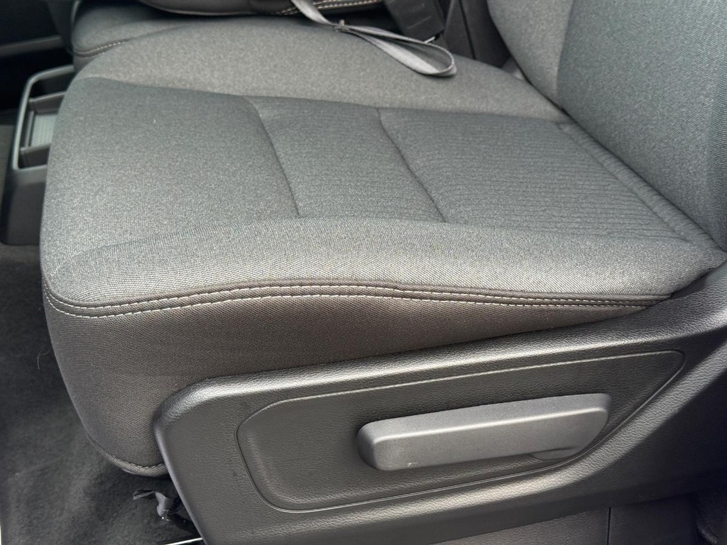 Ram 1500 Vehicle Full-screen Gallery Image 25