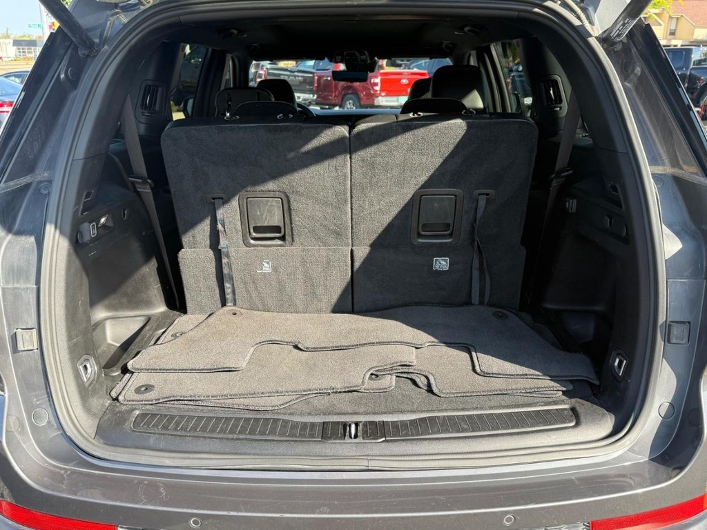 Jeep Grand Cherokee L Vehicle Full-screen Gallery Image 06