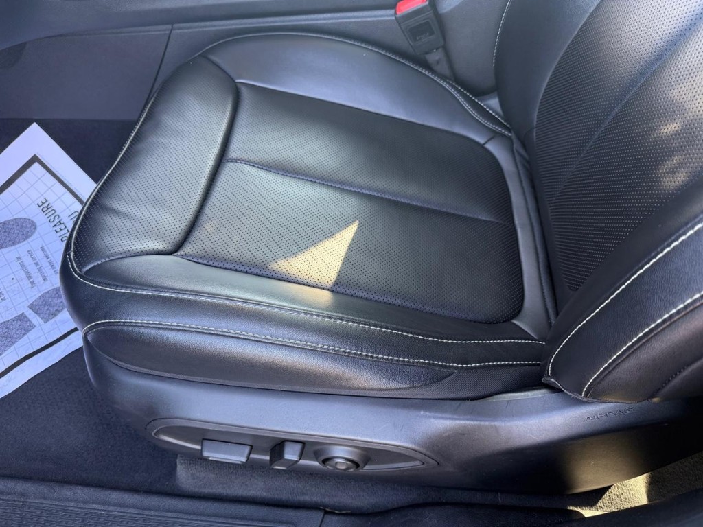 Jeep Grand Cherokee L Vehicle Full-screen Gallery Image 14