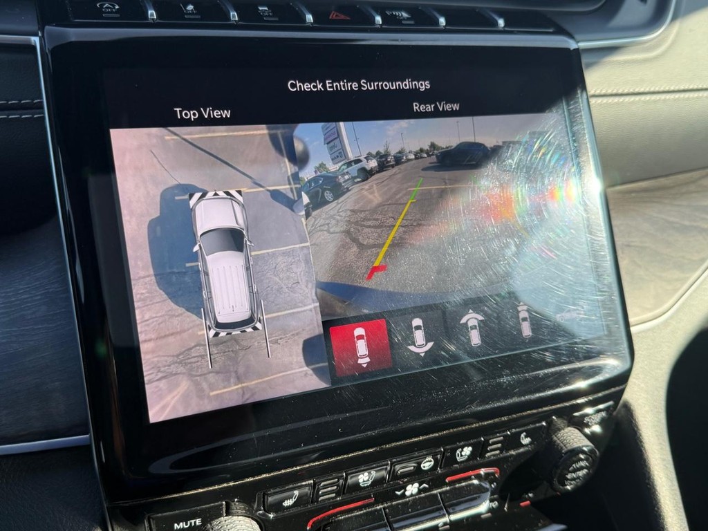 Jeep Grand Cherokee L Vehicle Full-screen Gallery Image 21