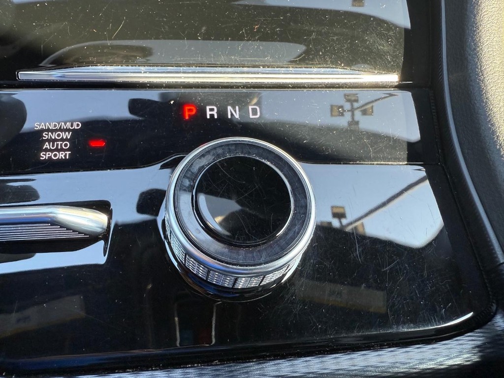 Jeep Grand Cherokee L Vehicle Full-screen Gallery Image 24