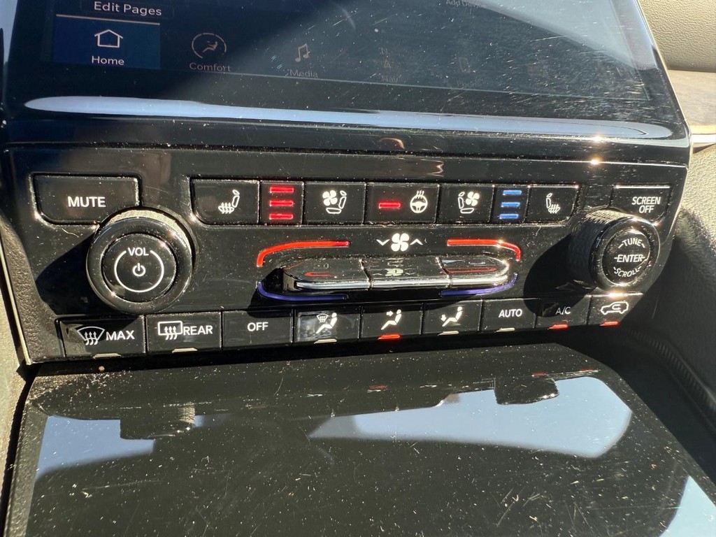 Jeep Grand Cherokee L Vehicle Full-screen Gallery Image 25