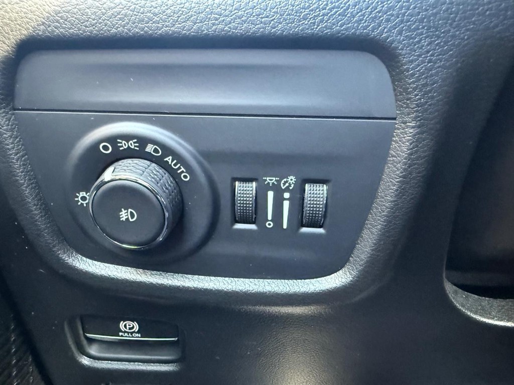 Jeep Grand Cherokee L Vehicle Full-screen Gallery Image 26