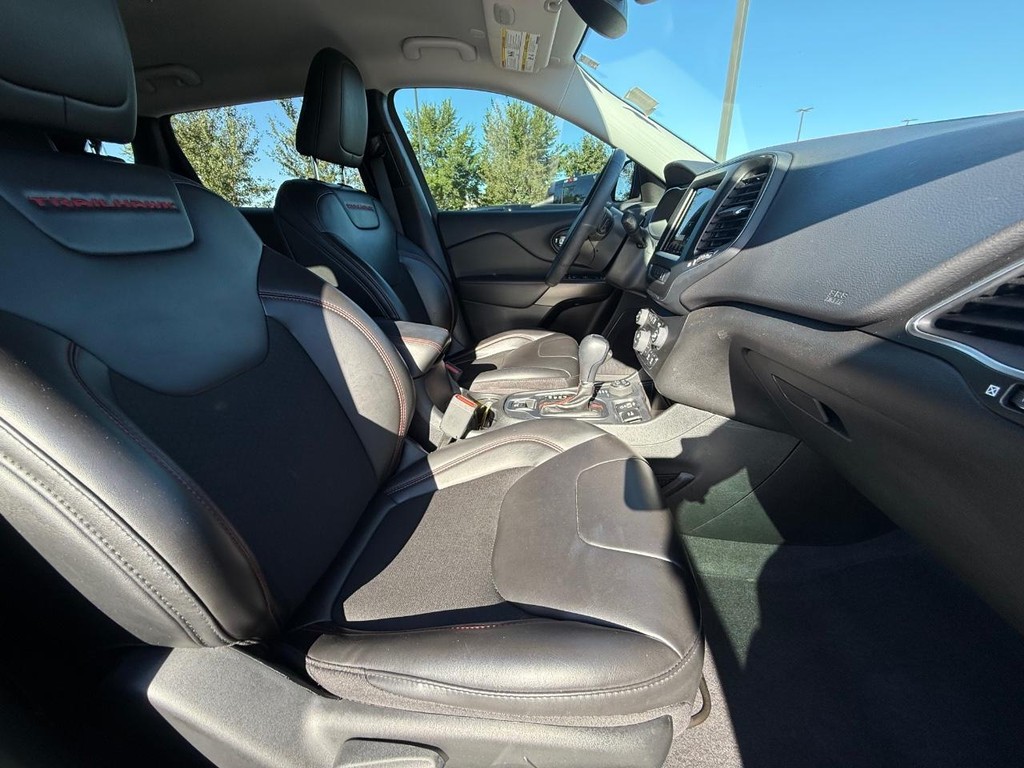 Jeep Cherokee Vehicle Full-screen Gallery Image 06