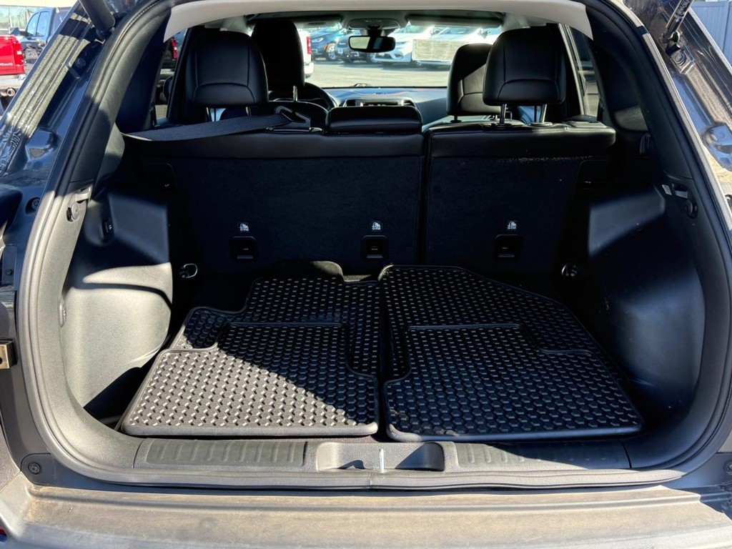 Jeep Cherokee Vehicle Full-screen Gallery Image 07