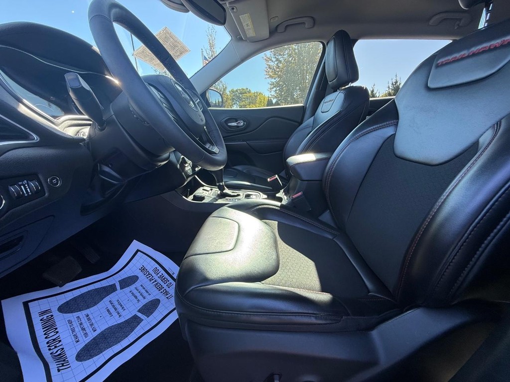 Jeep Cherokee Vehicle Full-screen Gallery Image 12