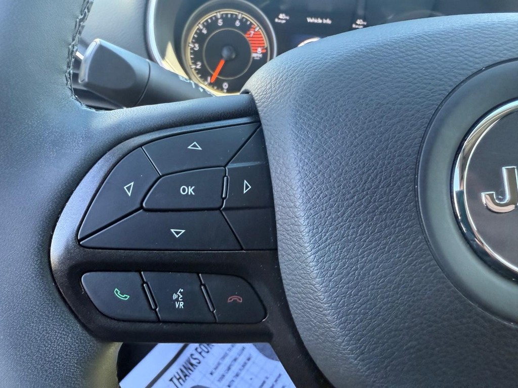 Jeep Cherokee Vehicle Full-screen Gallery Image 15