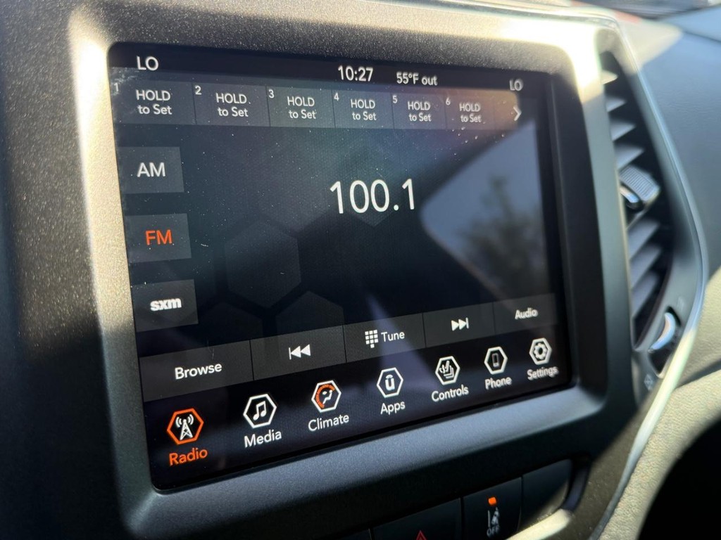 Jeep Cherokee Vehicle Full-screen Gallery Image 17