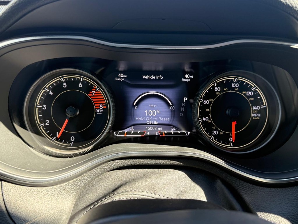 Jeep Cherokee Vehicle Full-screen Gallery Image 18