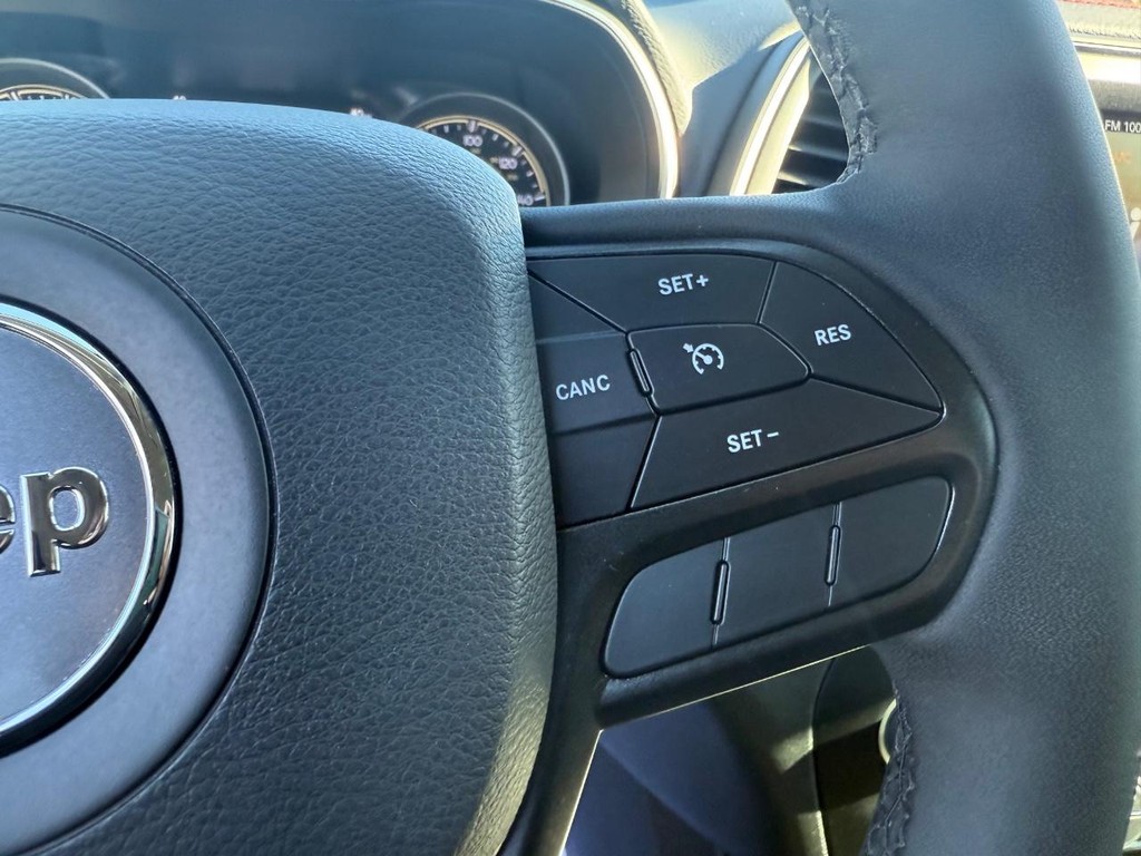 Jeep Cherokee Vehicle Full-screen Gallery Image 19