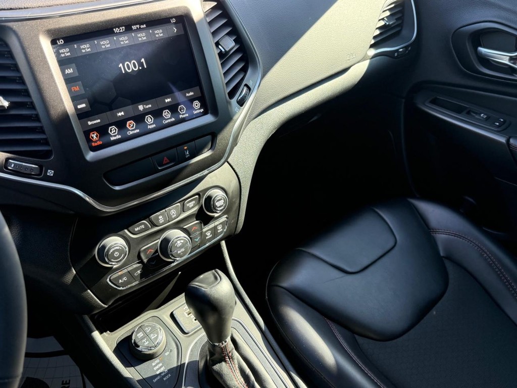 Jeep Cherokee Vehicle Full-screen Gallery Image 21