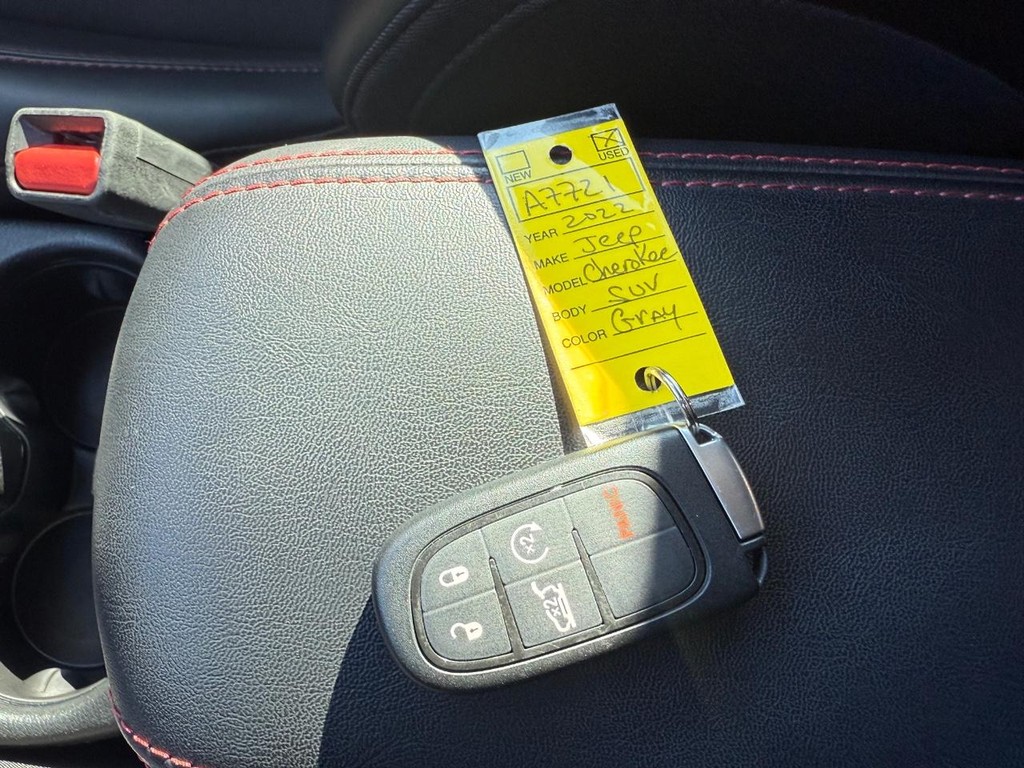 Jeep Cherokee Vehicle Full-screen Gallery Image 27