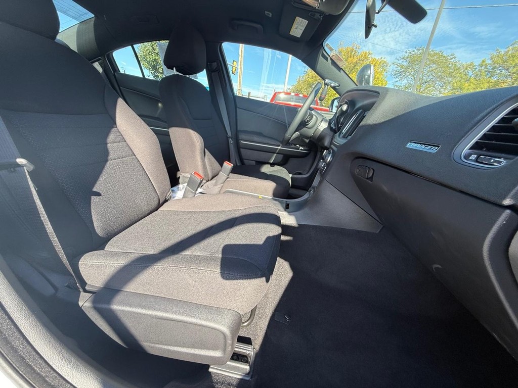 Dodge Charger Vehicle Full-screen Gallery Image 08