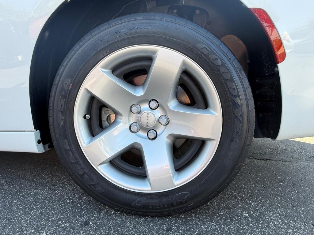 Dodge Charger Vehicle Full-screen Gallery Image 15