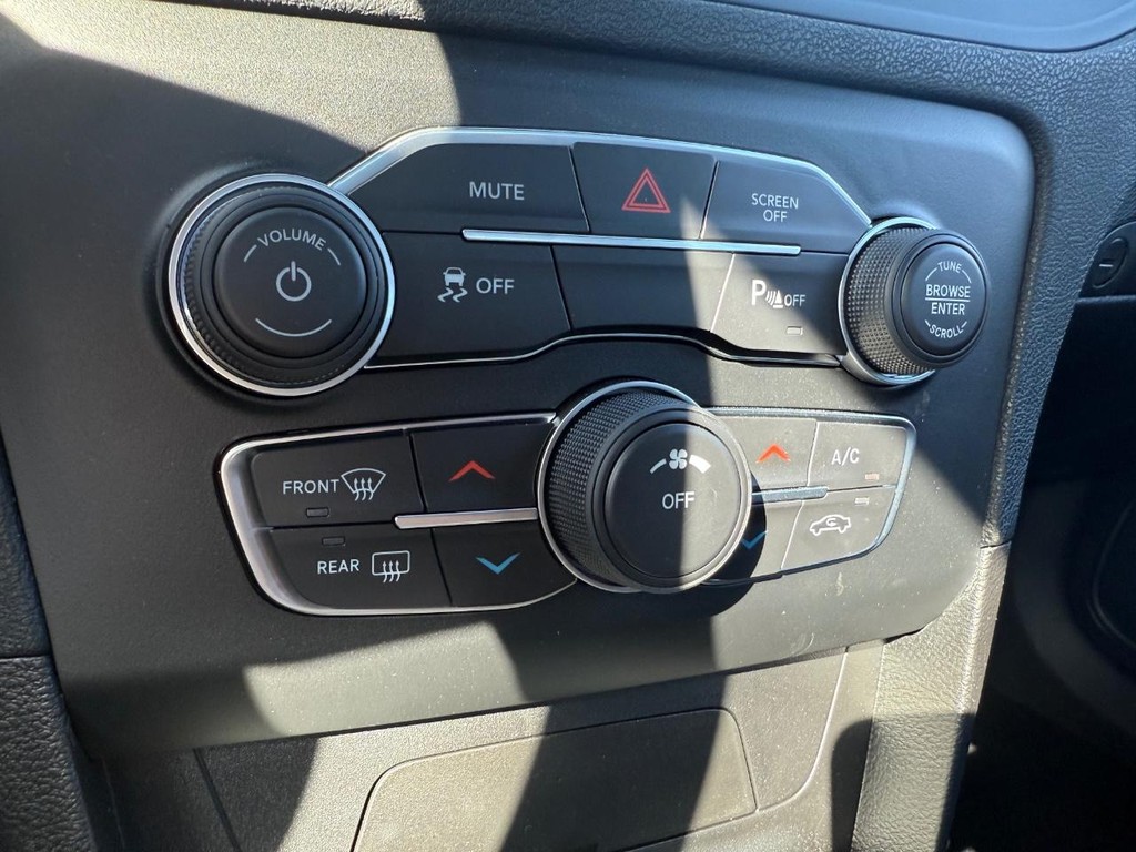 Dodge Charger Vehicle Full-screen Gallery Image 24