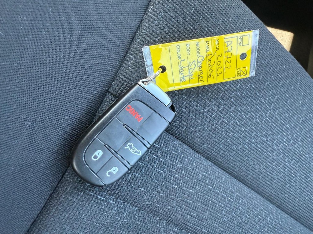 Dodge Charger Vehicle Full-screen Gallery Image 26