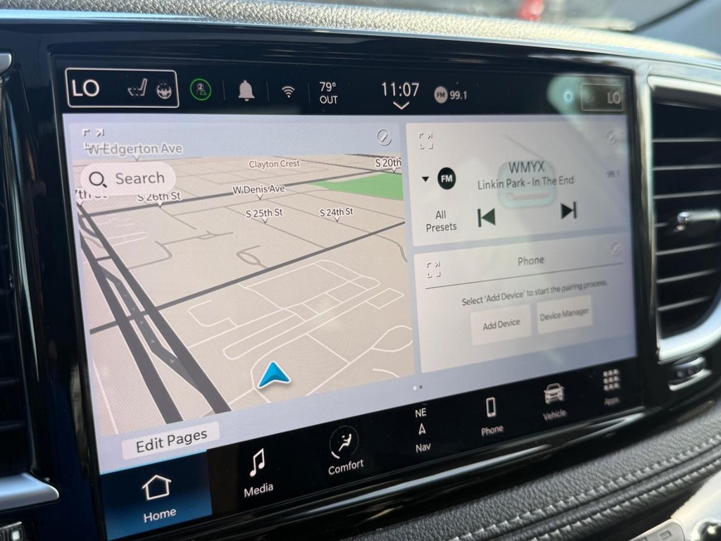 Chrysler Pacifica Vehicle Full-screen Gallery Image 20