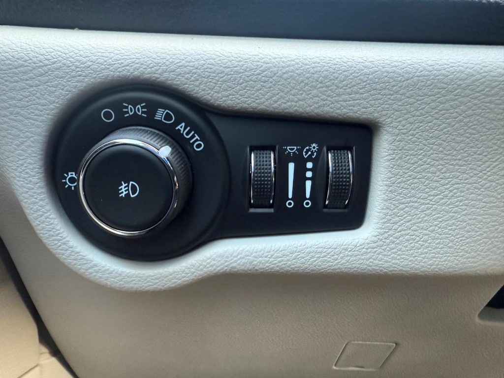 Chrysler Pacifica Vehicle Full-screen Gallery Image 26