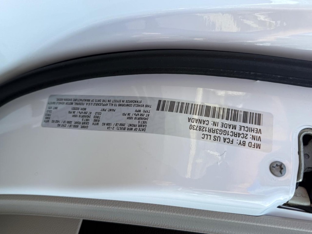 Chrysler Pacifica Vehicle Full-screen Gallery Image 28