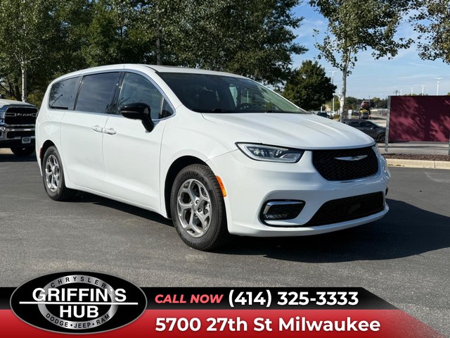 2024 Chrysler Pacifica Limited's photo