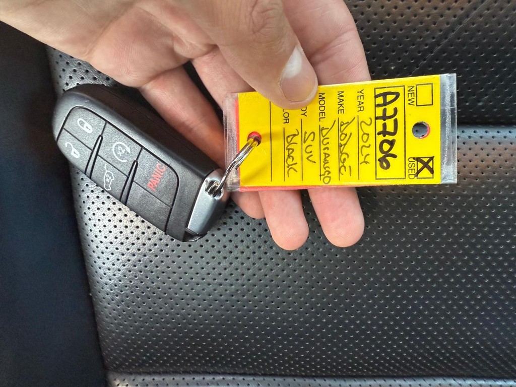 Dodge Durango Vehicle Full-screen Gallery Image 26