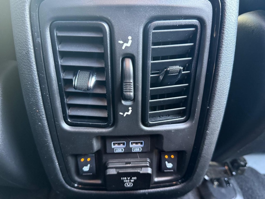 Dodge Durango Vehicle Full-screen Gallery Image 16