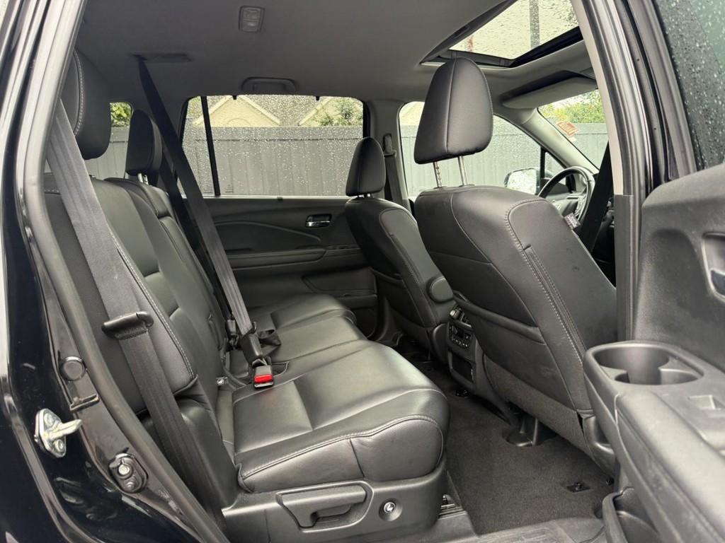 Honda Pilot Vehicle Full-screen Gallery Image 12