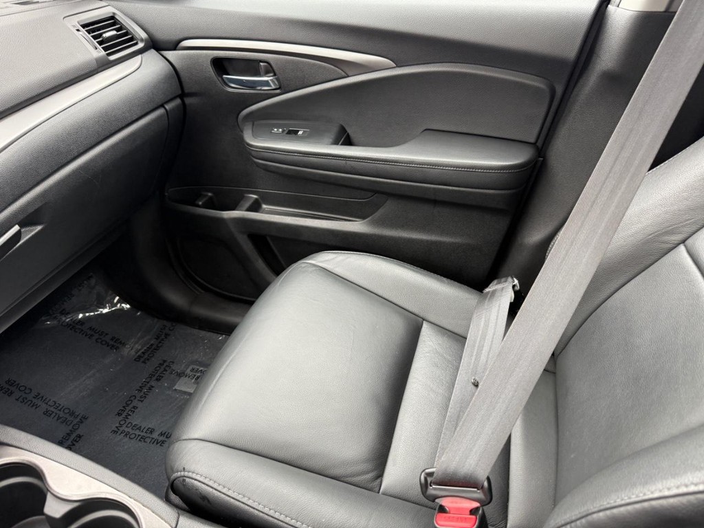 Honda Pilot Vehicle Full-screen Gallery Image 24