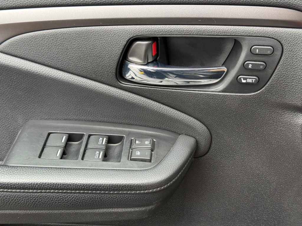 Honda Pilot Vehicle Full-screen Gallery Image 27