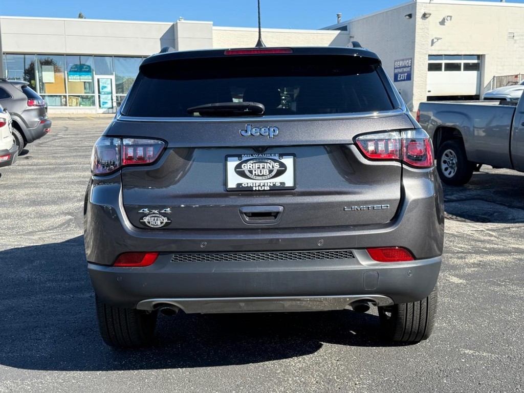 Jeep Compass Vehicle Full-screen Gallery Image 05