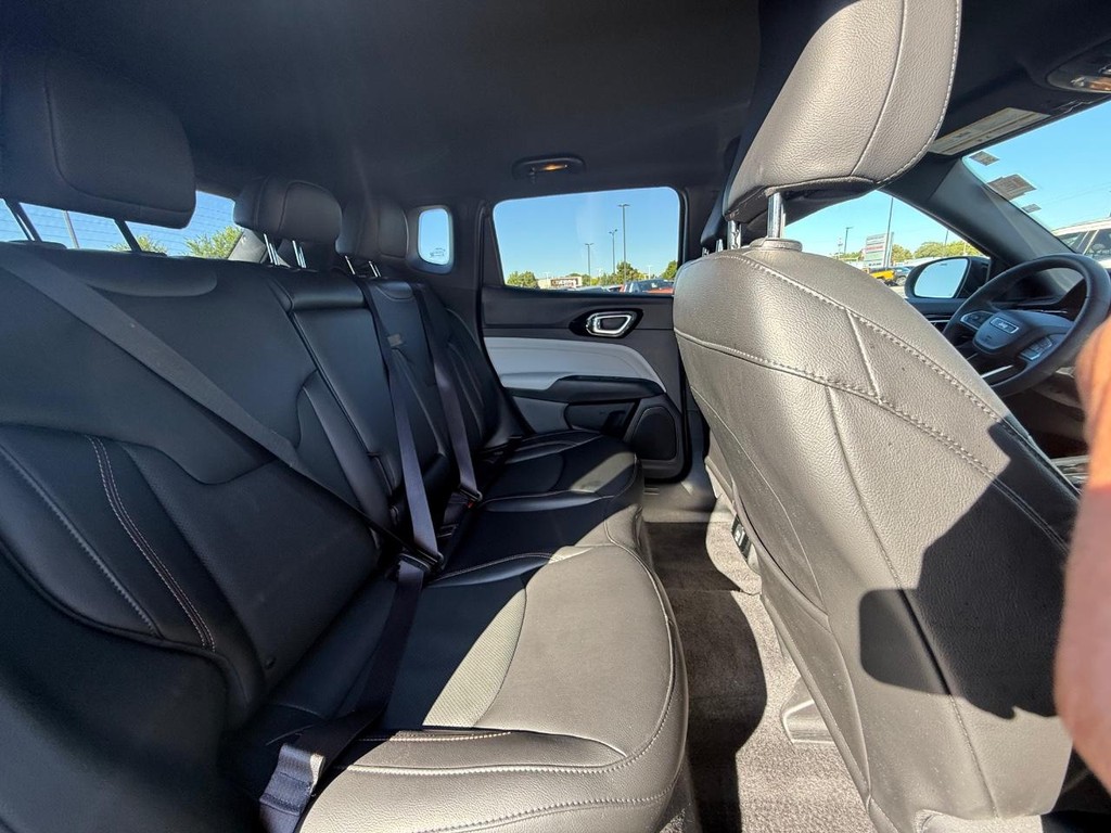 Jeep Compass Vehicle Full-screen Gallery Image 07