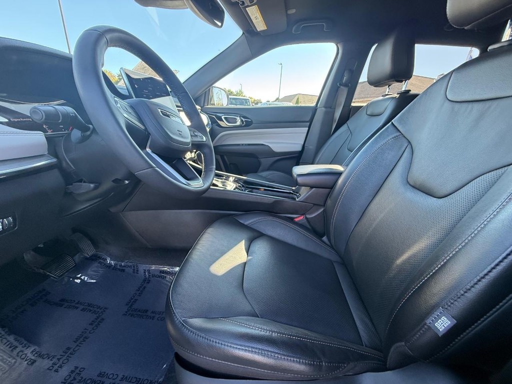 Jeep Compass Vehicle Full-screen Gallery Image 14