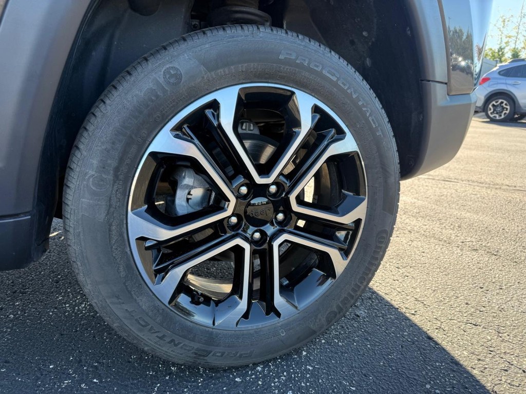 Jeep Compass Vehicle Full-screen Gallery Image 15